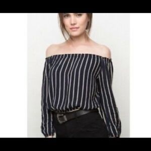Brandy Melville stripped off the shoulder top